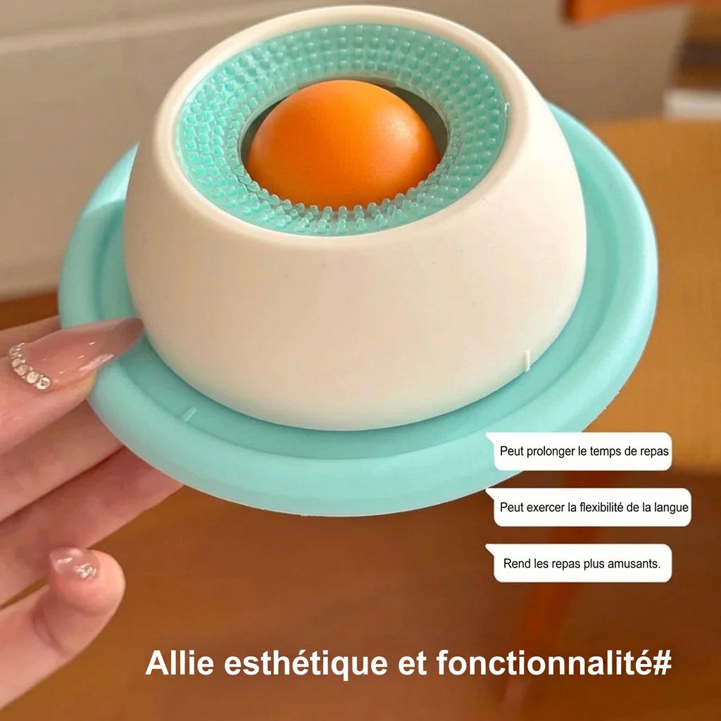 Chat qui lèche la bille