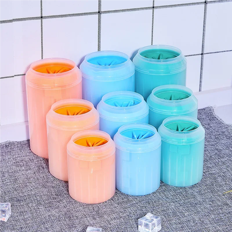 Gobelet nettoie-pattes en couleurs