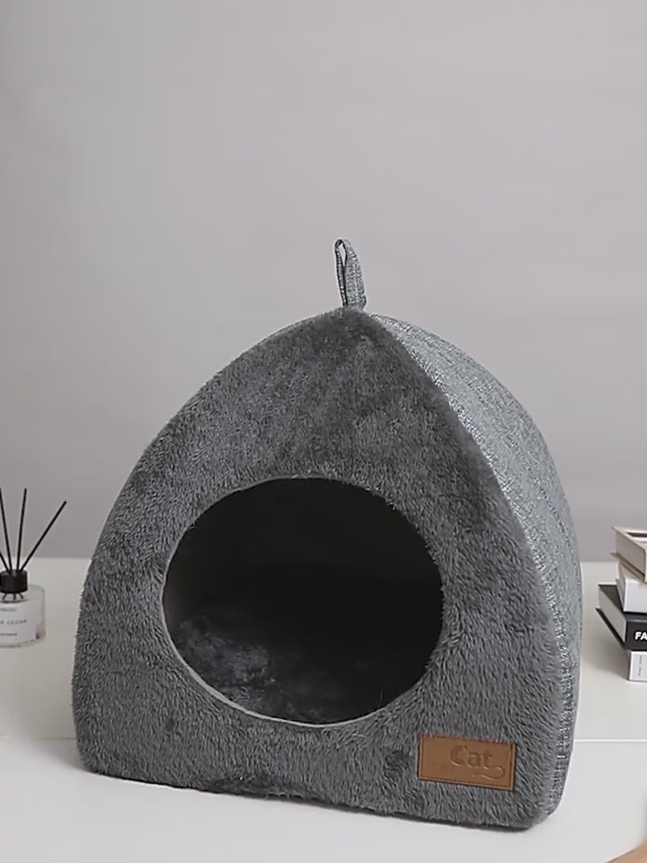 Vidéo du nid triangle en velours